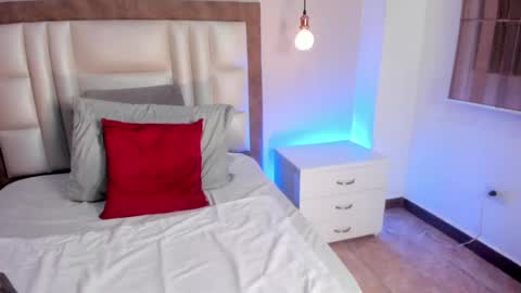 Annie Bluee online show from 04.14.26