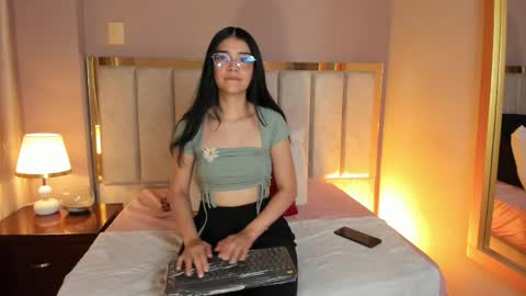 Annie Bluee online show from 05.08.26