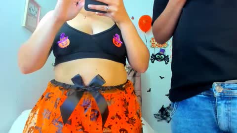 Anniecollen online show from 10.15.25