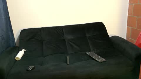 Snapshot of annieflaming chatting on 12.17.25 annieflaming online show from 12.17.25