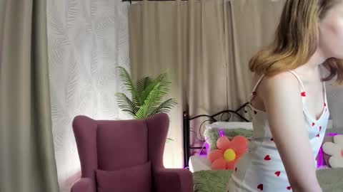 Snapshot of anniegentle chatting on 12.03.25 anniegentle online show from 12.03.25