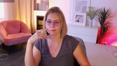 Annie online show from 10.05.25