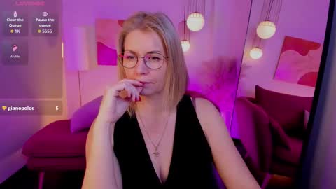 Annie online show from 11.23.25