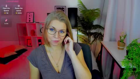 Snapshot of annielight chatting on 01.16.26 Annie online show from 01.16.26