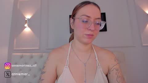 Snapshot of anniemartinezz chatting on 01.23.25 Annie online show from 01.23.25