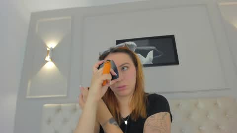 Snapshot of anniemartinezz chatting on 01.27.25 Annie online show from 01.27.25