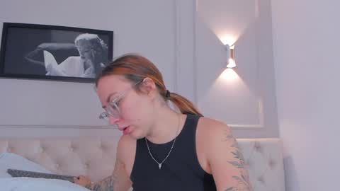 Snapshot of anniemartinezz chatting on 02.02.25 Annie online show from 02.02.25