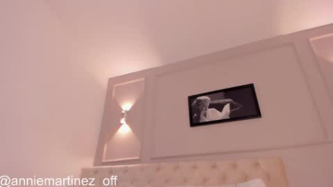 Snapshot of anniemartinezz chatting on 03.08.25 Annie online show from 03.08.25