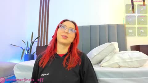 Snapshot of anniemartinezz chatting on 12.04.25 Annie online show from 12.04.25