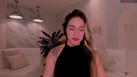 Snapshot of anniemonroe1 chatting on 11.12.25 Annie Monroe online show from 11.12.25