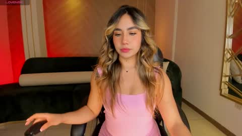 Snapshot of anniemonroe1 chatting on 11.18.25 Annie Monroe online show from 11.18.25