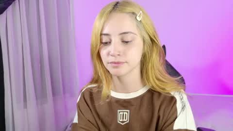 Snapshot of anniemora_ chatting on 04.29.26 Annie online show from 04.29.26