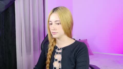 Snapshot of anniemora_ chatting on 05.22.26 Annie online show from 05.22.26
