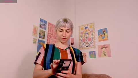 annietinky online show from 12.15.25