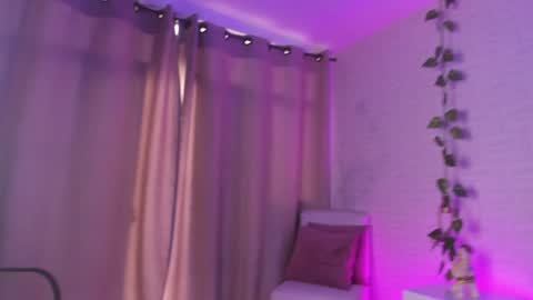 Snapshot of anniie_and_alex chatting on 12.06.24 Annie Alex online show from 12.06.24