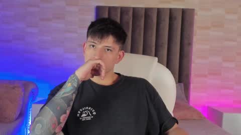 Snapshot of anniie_and_alex chatting on 12.31.24 Annie Alex online show from 12.31.24