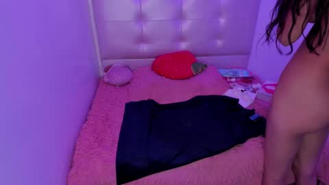 Annie Evans  online show from 02.04.25