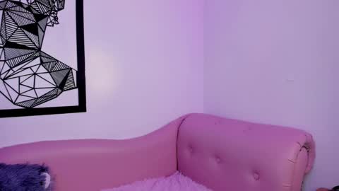 Annie Evans  online show from 02.26.25