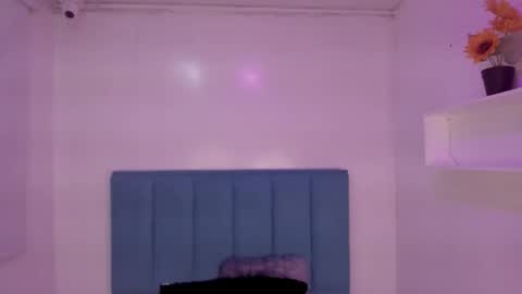 Annie Evans  online show from 10.09.25