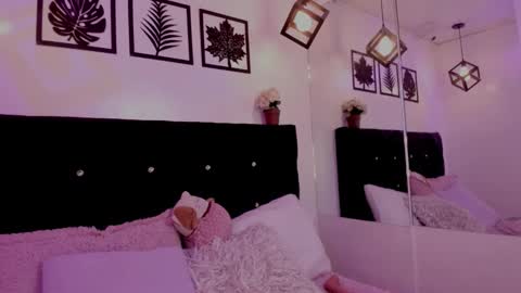 Annie Evans  online show from 02.05.26