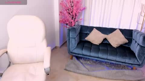 Anniiee online show from 01.14.25