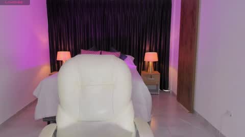 Anniiee online show from 02.08.25