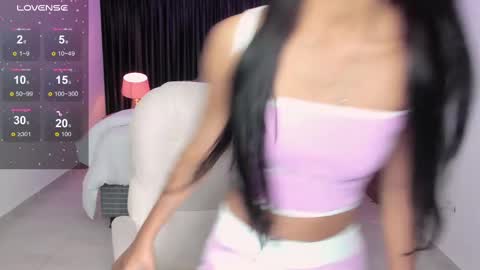 Anniiee online show from 03.08.25