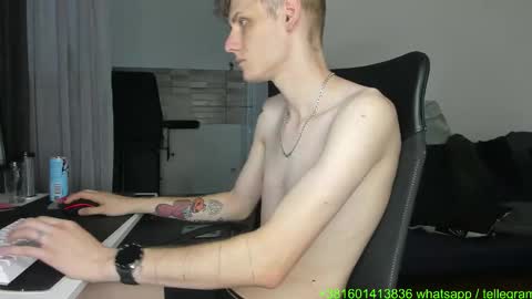 Snapshot of annonimsick chatting on 09.10.25 online show from 09.10.25