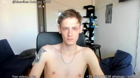 Snapshot of annonimsick chatting on 09.23.25 online show from 09.23.25