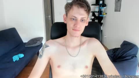 Snapshot of annonimsick chatting on 09.25.25 online show from 09.25.25