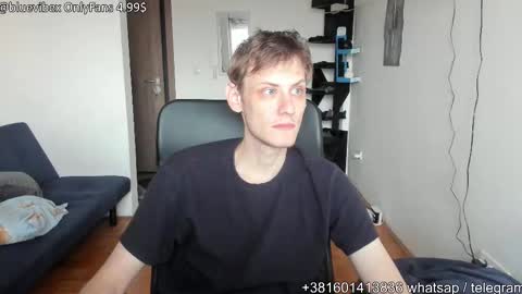 Snapshot of annonimsick chatting on 10.07.25 online show from 10.07.25
