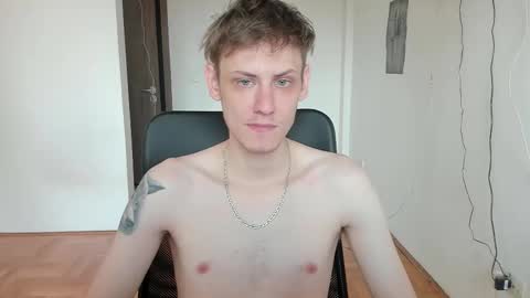 Snapshot of annonimsick chatting on 12.01.25 online show from 12.01.25