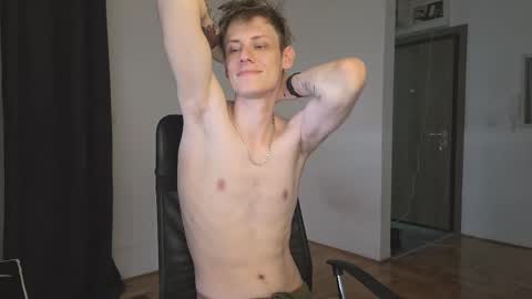 Snapshot of annonimsick chatting on 12.04.25 online show from 12.04.25