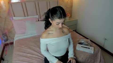 Snapshot of anntonella_watson chatting on 10.21.25 ANTON online show from 10.21.25