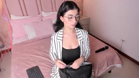 Snapshot of anntonella_watson chatting on 10.26.25 ANTON online show from 10.26.25