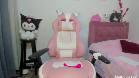 SOFIA INDEPENDENT MODEL online show from 01.16.25