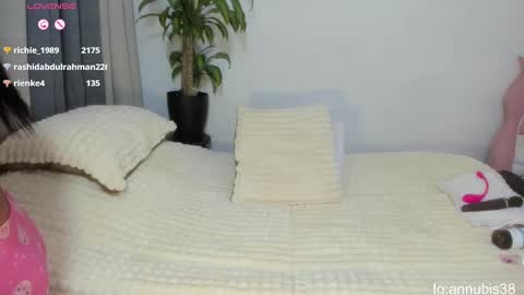 SOFIA INDEPENDENT MODEL online show from 03.03.25