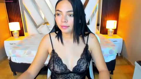 Snapshot of anny_petiitee chatting on 09.18.25 anny online show from 09.18.25