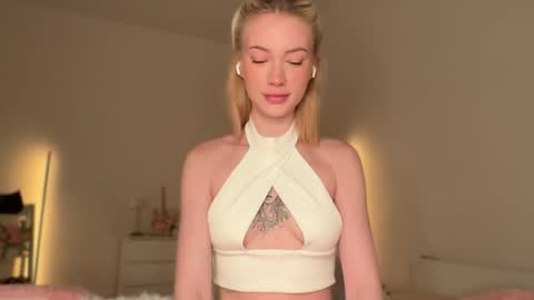 Snapshot of annybastet chatting on 06.02.26 Anny online show from 06.02.26