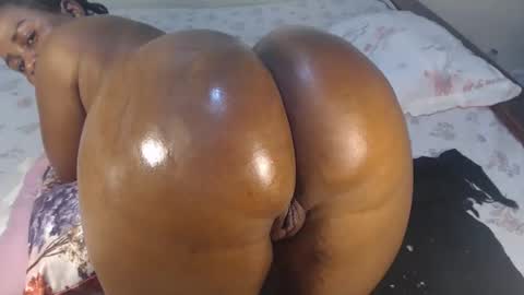 Snapshot of annybecca chatting on 10.28.25 Anny online show from 10.28.25