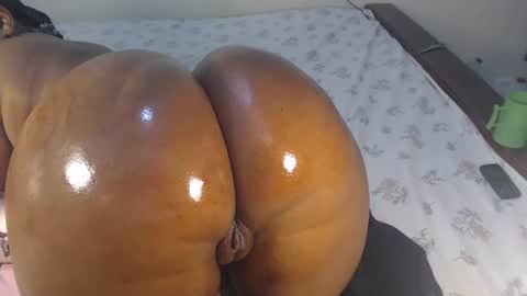 Snapshot of annybecca chatting on 10.29.25 Anny online show from 10.29.25