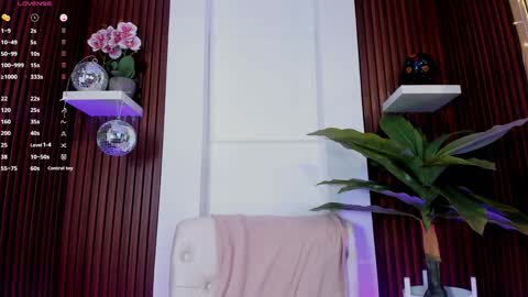 Snapshot of annybuny chatting on 01.06.25 Ana online show from 01.06.25