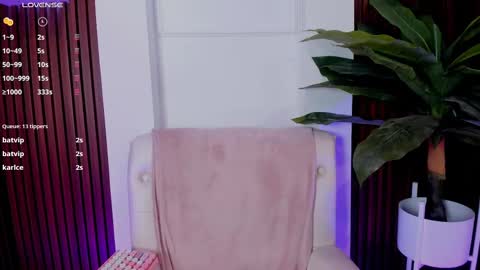 Snapshot of annybuny chatting on 03.12.25 Ana online show from 03.12.25