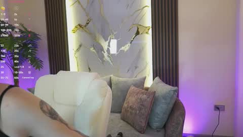 Snapshot of annybuny chatting on 09.12.25 Ana online show from 09.12.25