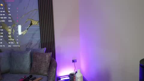 Snapshot of annybuny chatting on 10.08.25 Ana online show from 10.08.25