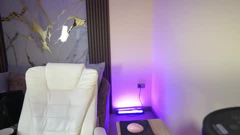 Snapshot of annybuny chatting on 10.24.25 Ana online show from 10.24.25