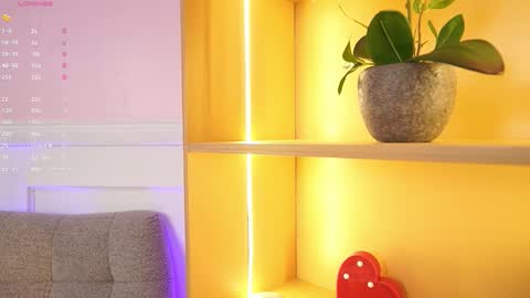 Snapshot of annybuny chatting on 11.10.25 Ana online show from 11.10.25