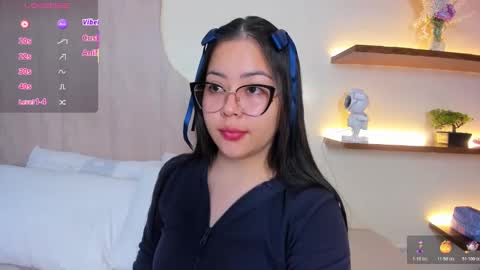 Snapshot of annye01 chatting on 10.24.25 A N N Y E  online show from 10.24.25