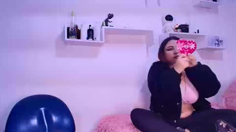 Snapshot of annyharris chatting on 09.24.25 anny harris online show from 09.24.25