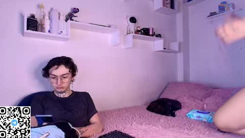 Snapshot of annyharris chatting on 10.15.25 anny harris online show from 10.15.25